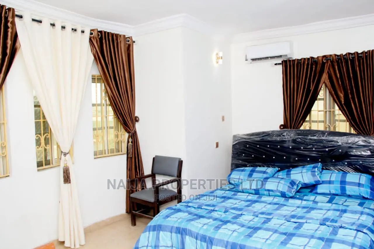 7bdrm Duplex in Ologolo, Lekki for sale