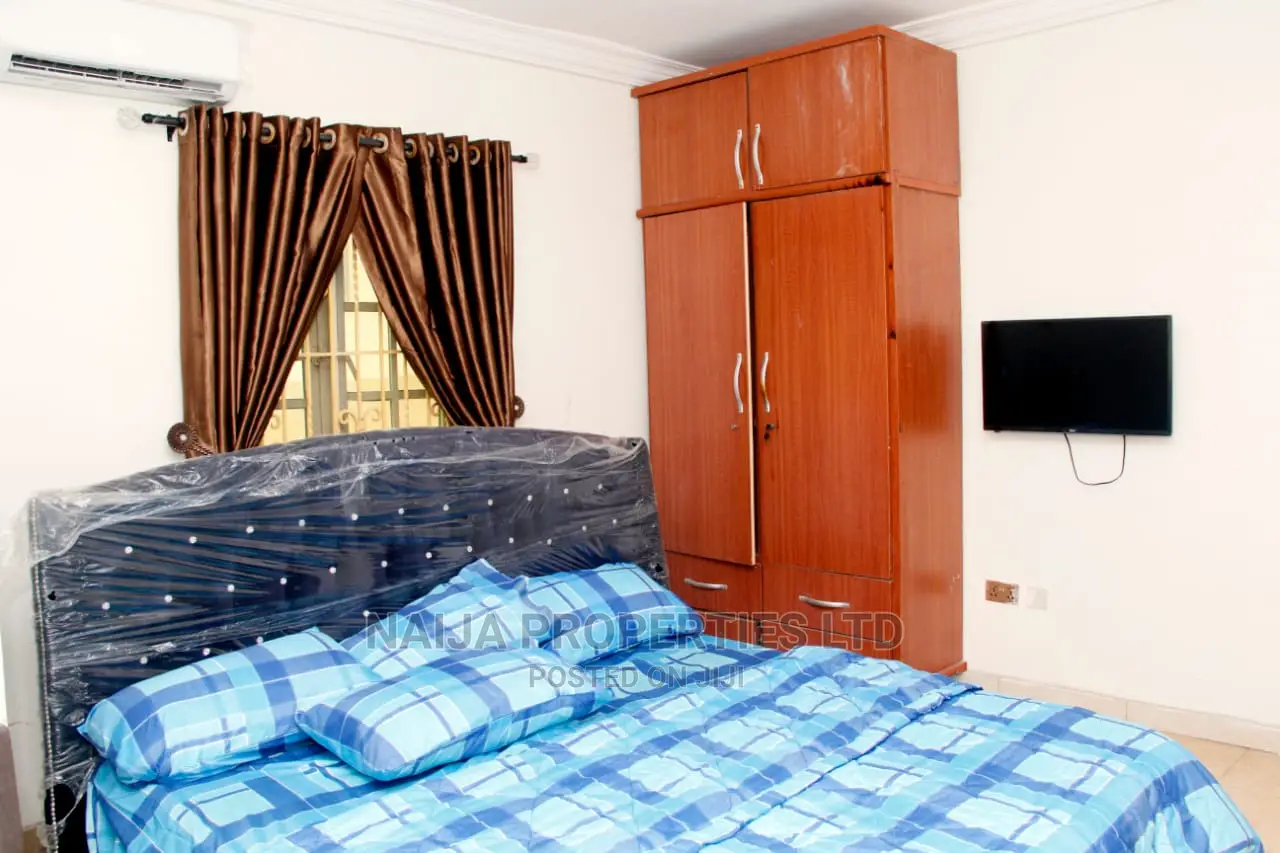 7bdrm Duplex in Ologolo, Lekki for sale