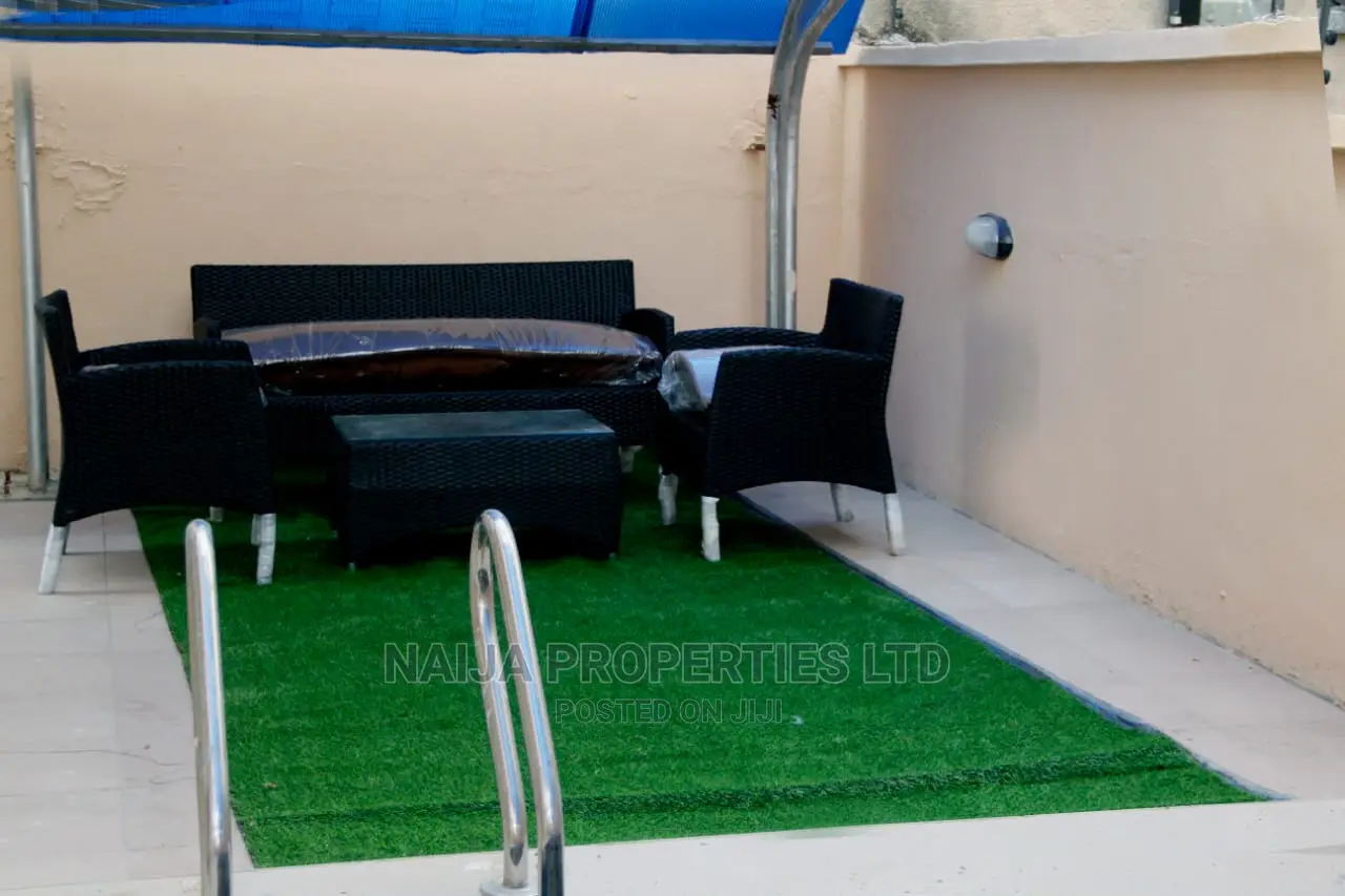 7bdrm Duplex in Ologolo, Lekki for sale