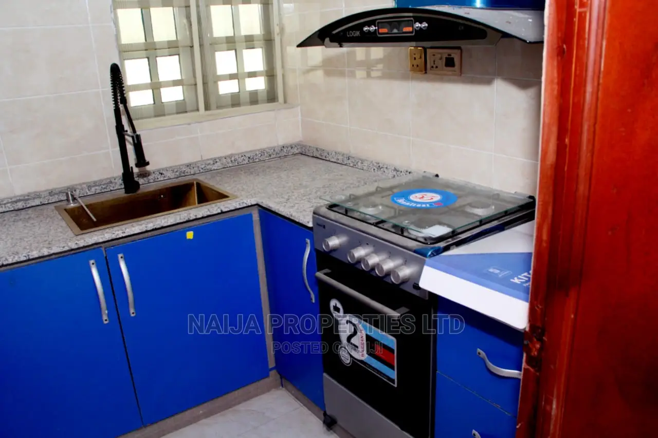 7bdrm Duplex in Ologolo, Lekki for sale