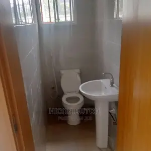 3bdrm Block of Flats in Mini, Life Camp for rent