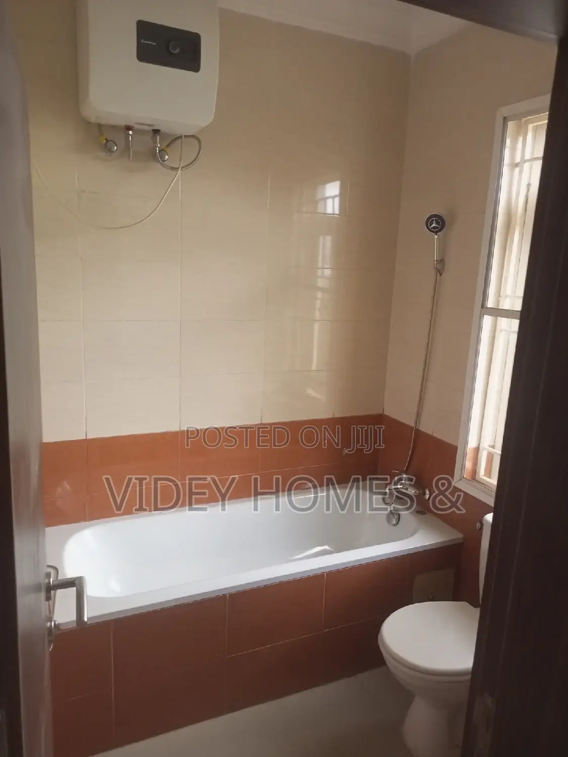 4bdrm Townhouse / Terrace in Zoneb, Apo District for rent