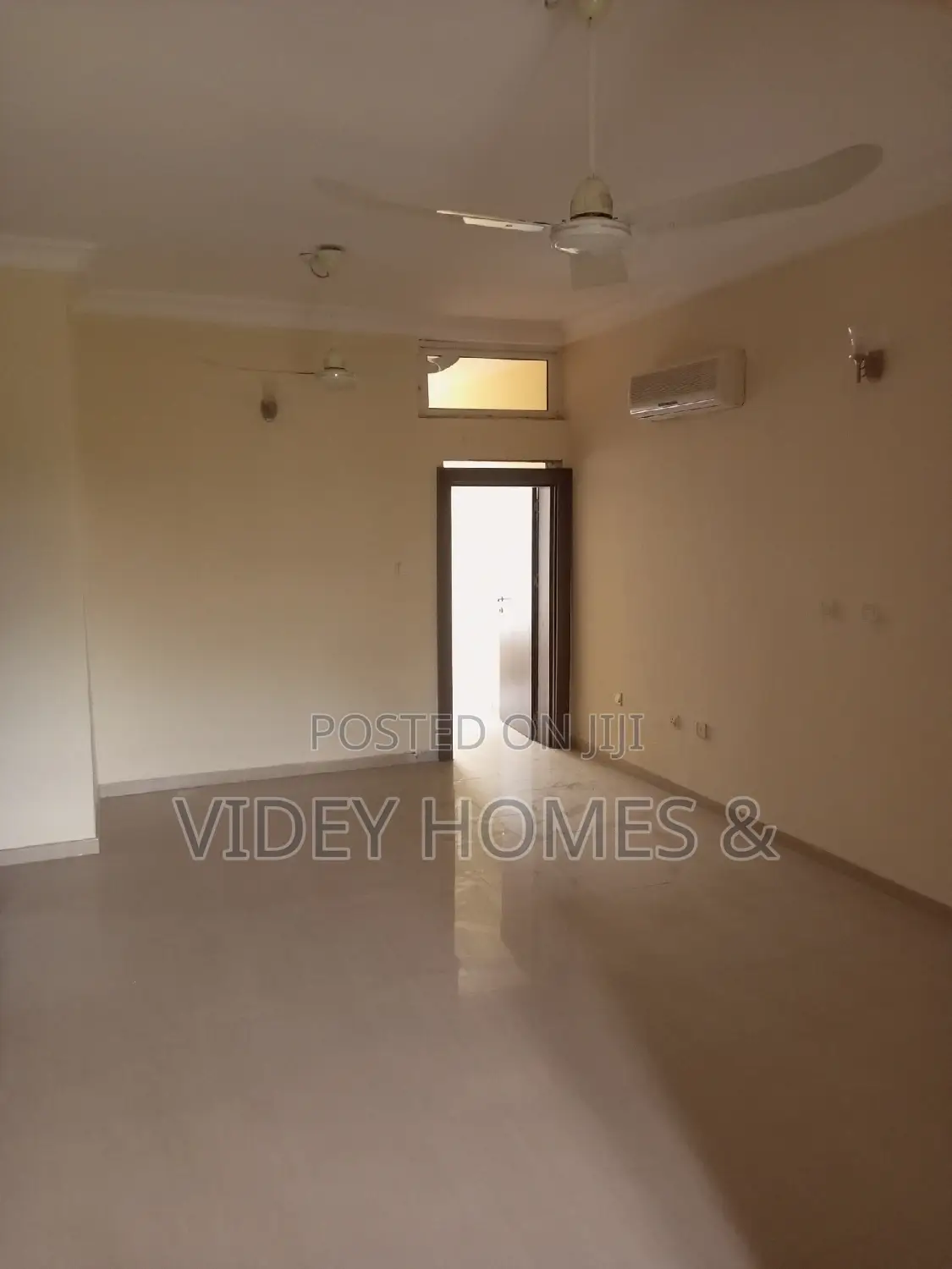 4bdrm Townhouse / Terrace in Zoneb, Apo District for rent