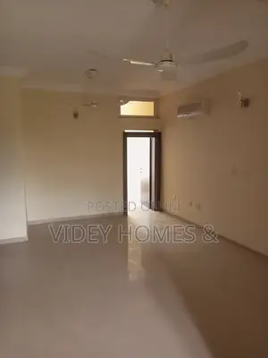 4bdrm Townhouse / Terrace in Zoneb, Apo District for rent