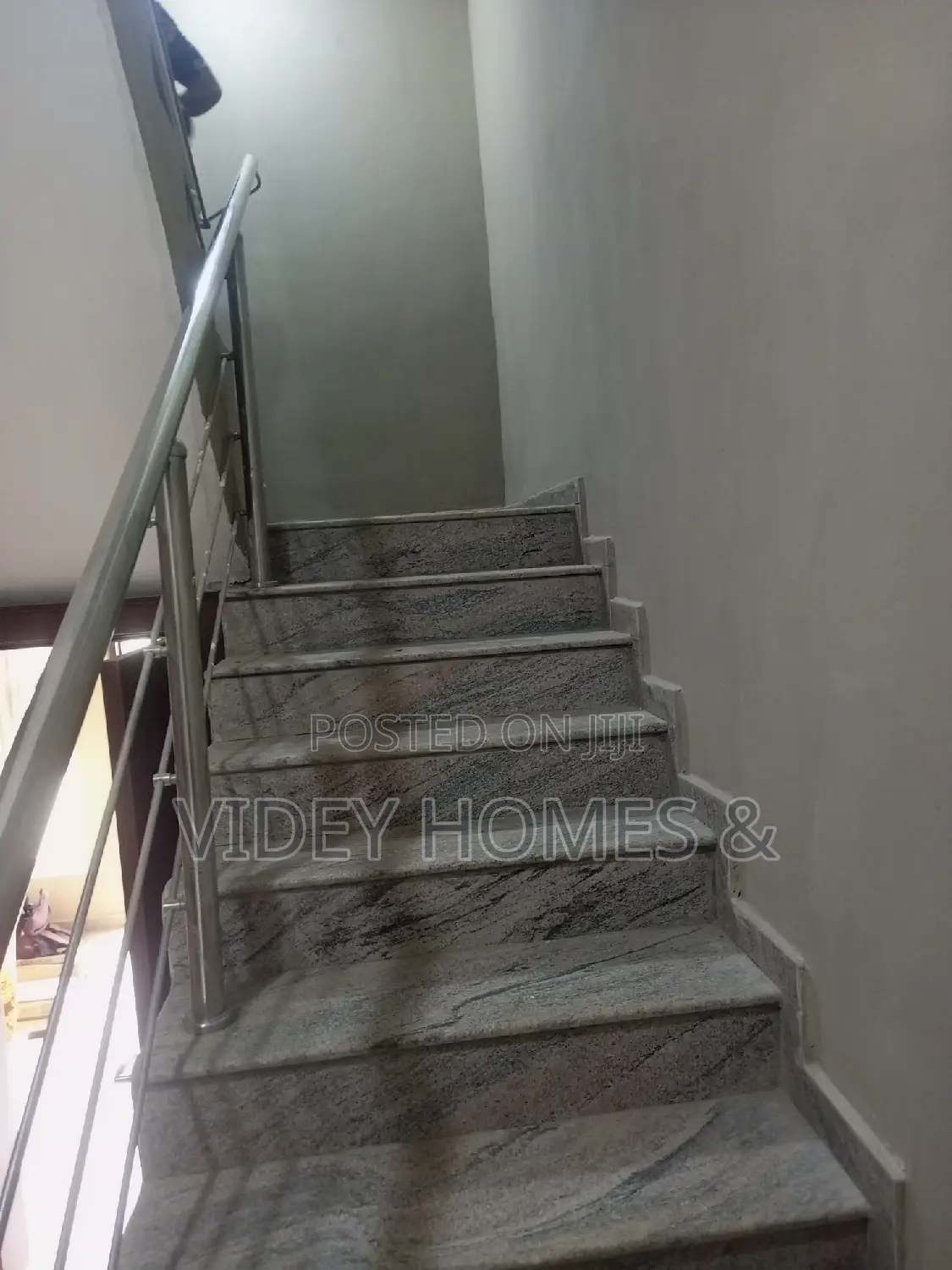 4bdrm Townhouse / Terrace in Zoneb, Apo District for rent