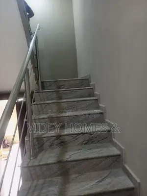 4bdrm Townhouse / Terrace in Zoneb, Apo District for rent