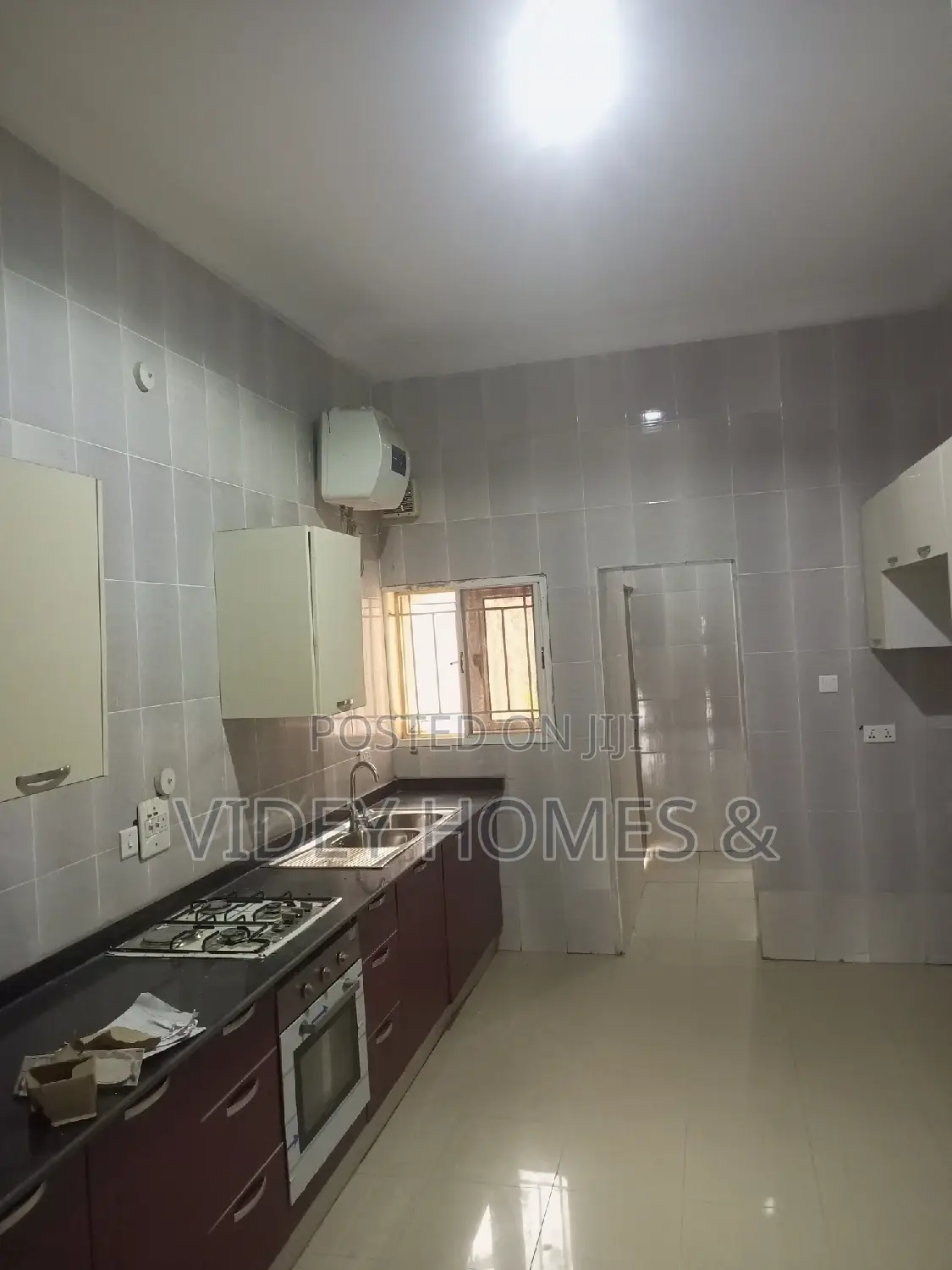 4bdrm Townhouse / Terrace in Zoneb, Apo District for rent