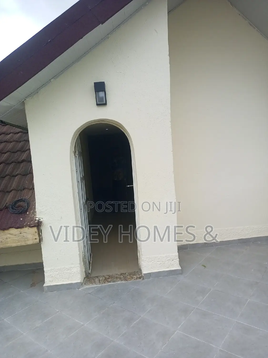 4bdrm Townhouse / Terrace in Zoneb, Apo District for rent