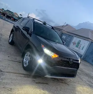 Toyota RAV4 XLE Premium 2021 Black
