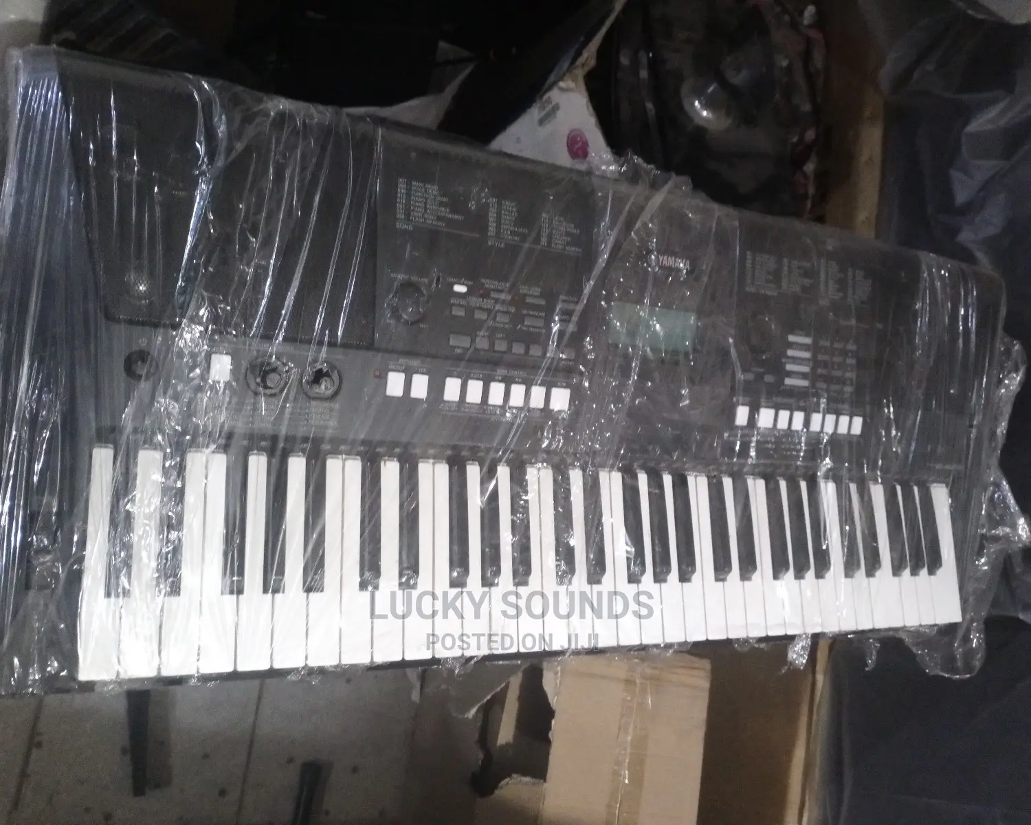 Yamaha Keyboard E423