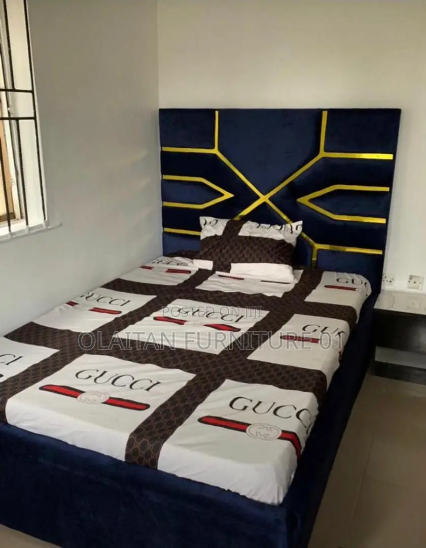 Parded Bedframe 41⁄2/6fit