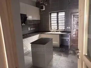 5bdrm Townhouse/Terrace in Millennium, Gbagada for Sale