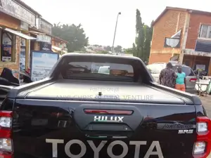 Toyota Hilux 2022 Booth Cover Slides