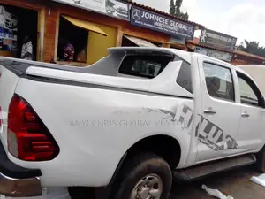 Toyota Hilux2015 Booth Cover Slides