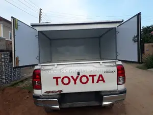 Toyota Hilux Booth Cover Covered
