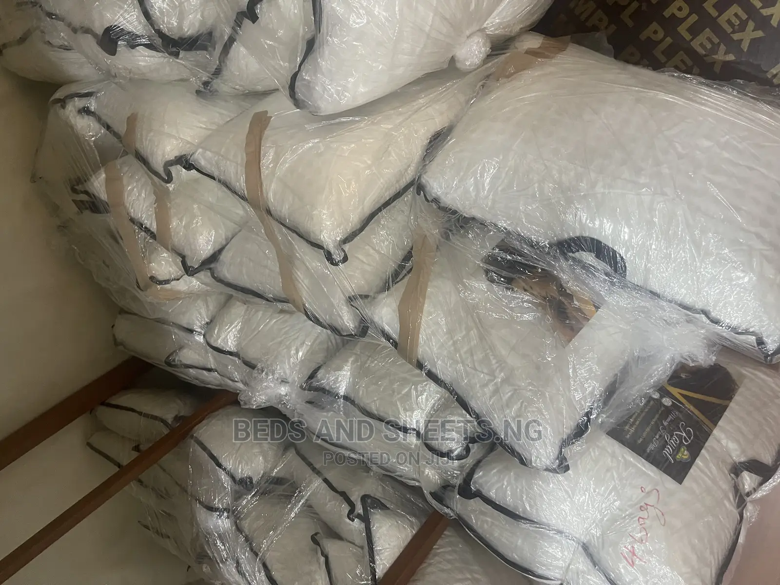 Mouka Luxury Royal Memory Pillow Large