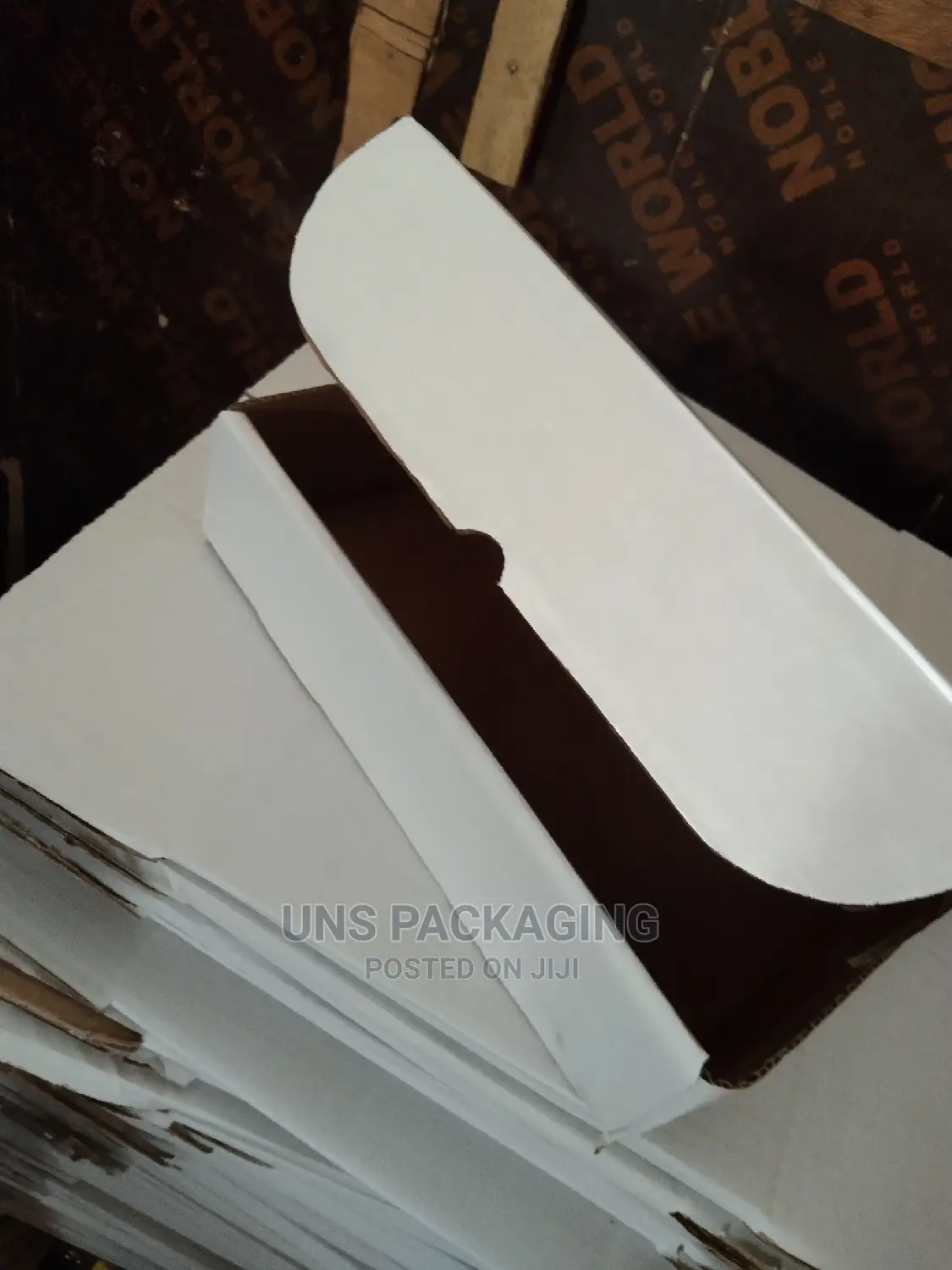White Self Lock Corrugated Carton Box With Your Logo.