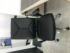 Quality Executive Adjustable Swivel Leather Office Chair.