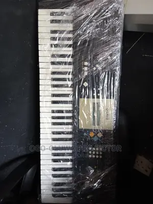 Photo - Portable Yamaha YPT220 Keyboard