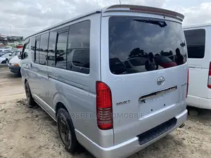 Toyota HiAce 2010 Silver