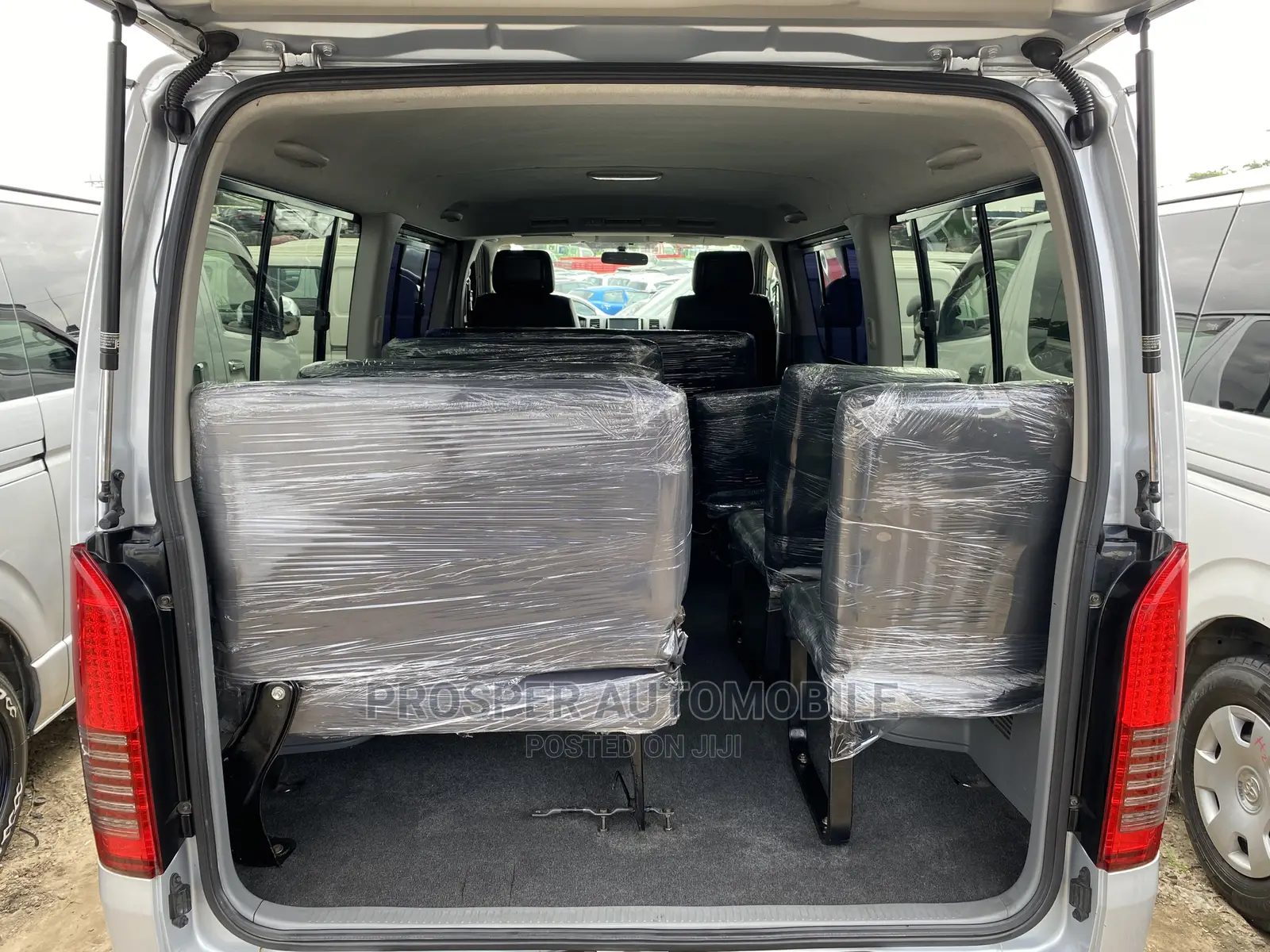 Toyota HiAce 2010 Silver