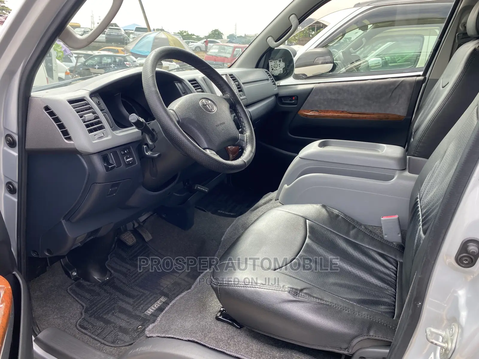 Toyota HiAce 2010 Silver