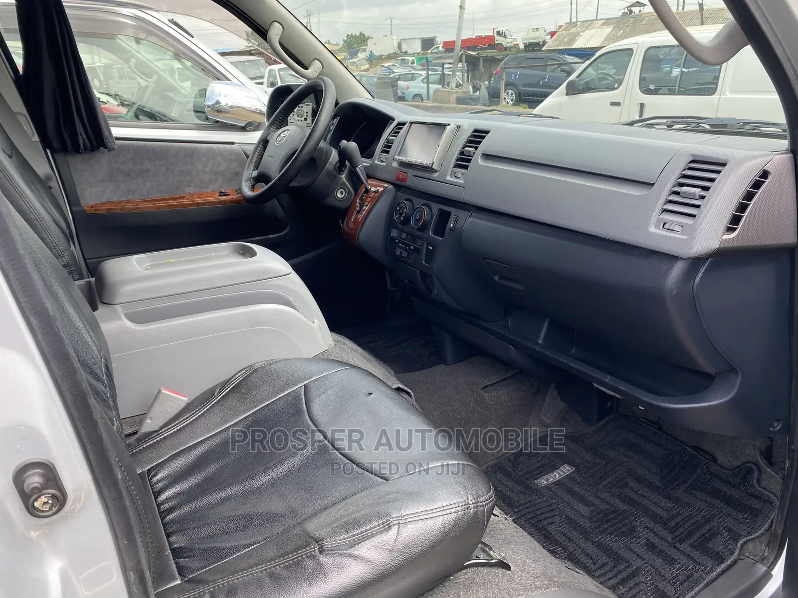 Toyota HiAce 2010 Silver