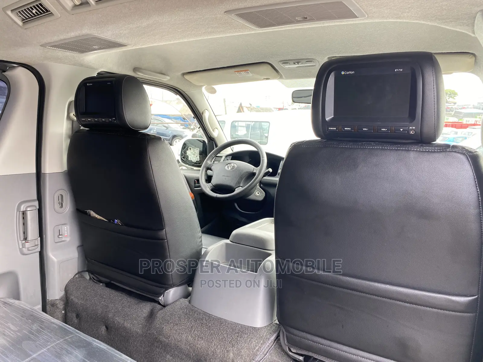 Toyota HiAce 2010 Silver