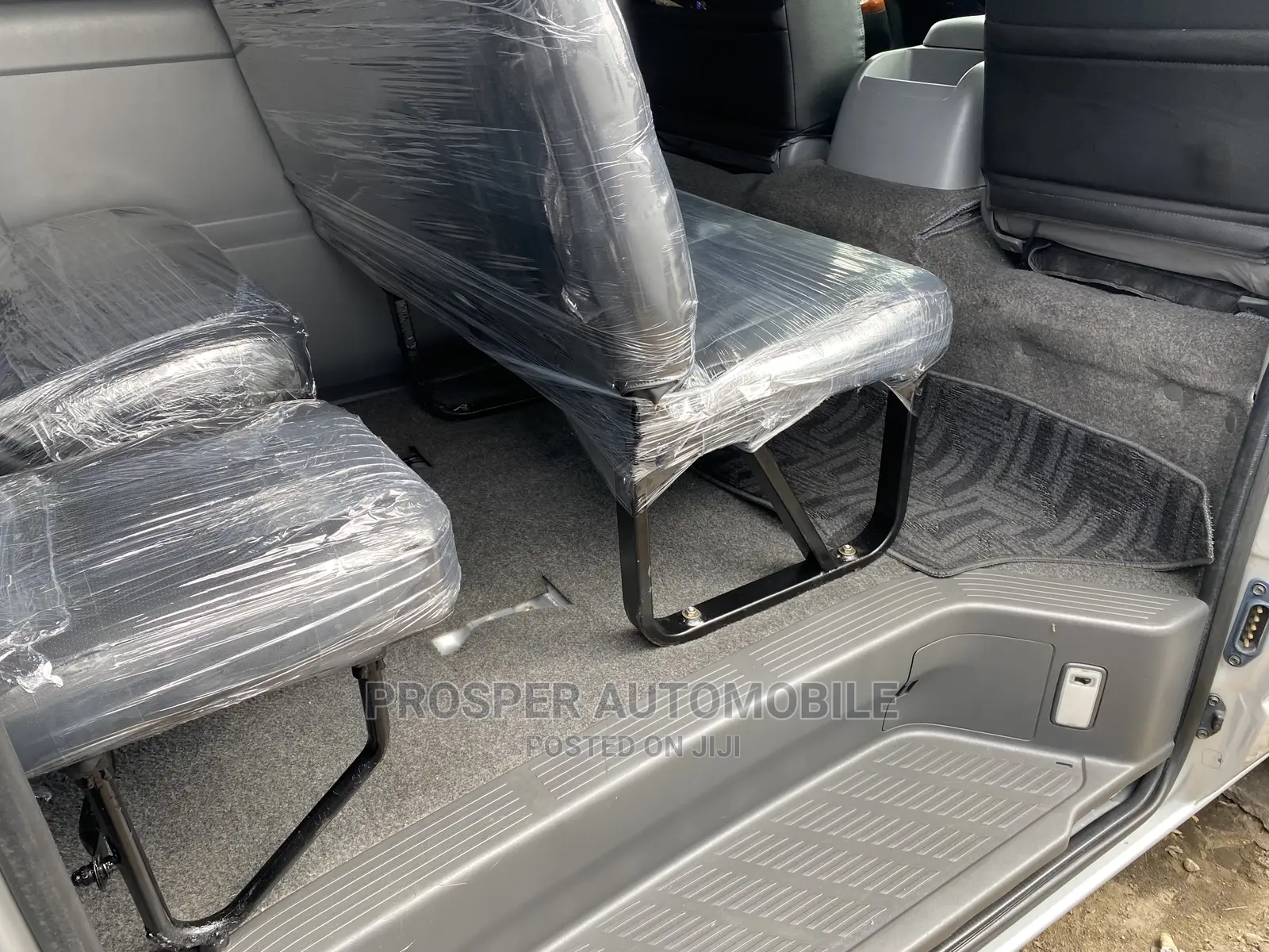 Toyota HiAce 2010 Silver