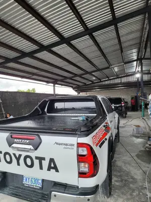 Hilux Cover Model 2022 Slides Cover