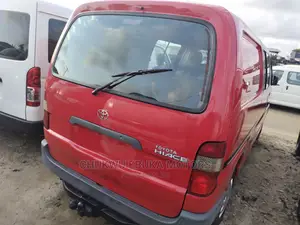 Toyota HiAce 2002 Red