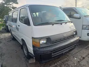 Toyota Grand HiAce 2004 White