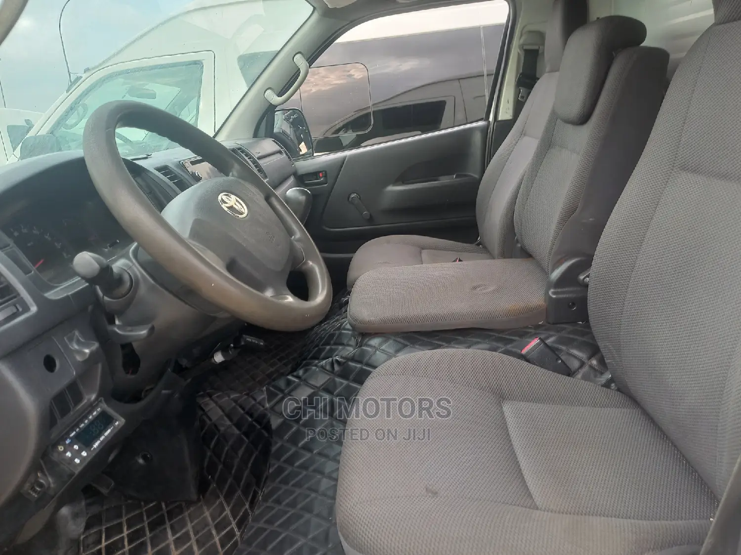 Toyota HiAce 2012 White