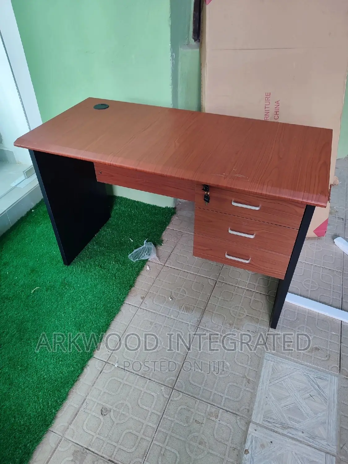 Office /Reading Table 4feet