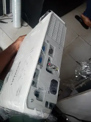 Hitachi Projector With Hdmi, Usb and Vga Ports Available