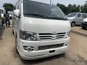 Toyota HiAce 2002 White