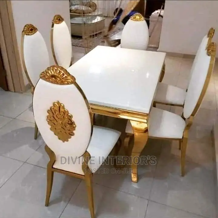 Exclusive Royalty Dinning Set
