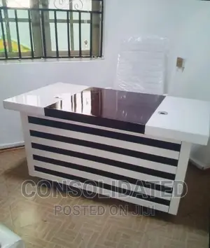 Quality Executive 1.4 Meters Wooden Office Table