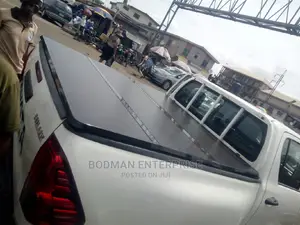 Boot Cover Fiber Folding Hilux -*
