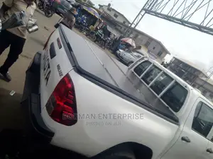Boot Cover Fiber Folding Hilux -*