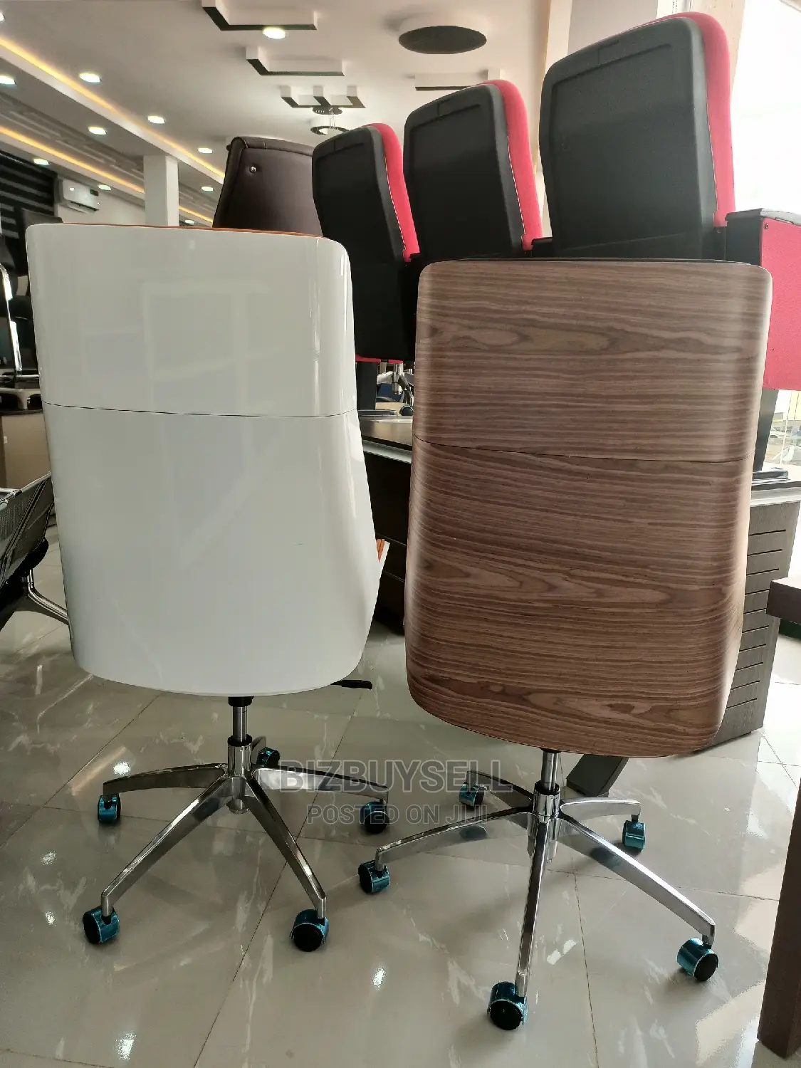 Quality Executive Adjustable Swivel Leather Office Chair.