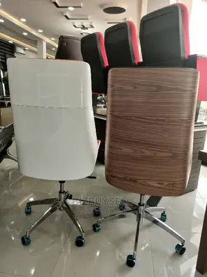 Quality Executive Adjustable Swivel Leather Office Chair.