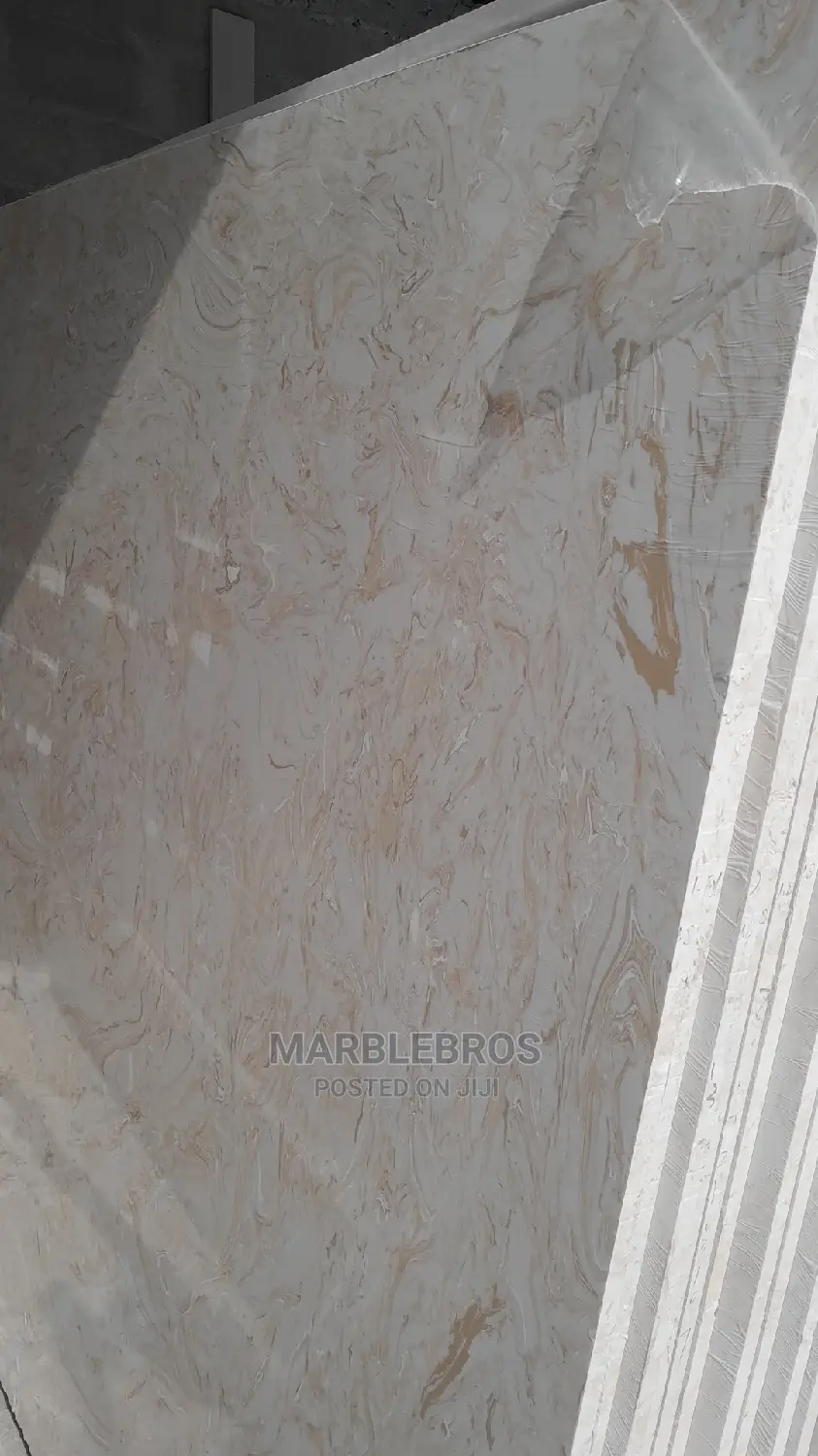 MB. Marble Stone Gold Cracks