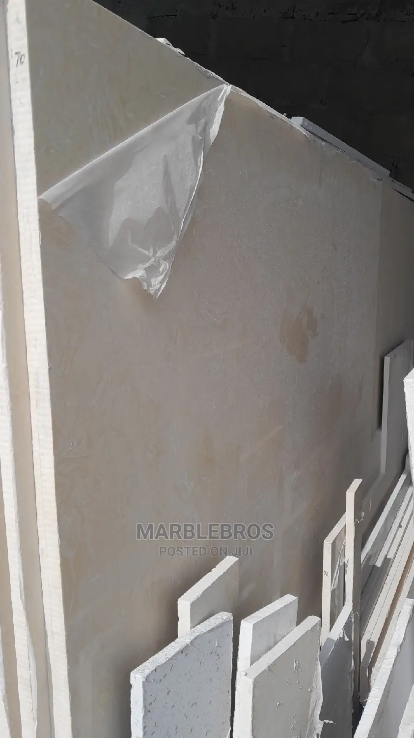 MB. Marble Stone Gold Cracks