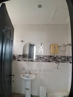 3bdrm Block of Flats in Oregun Inside An for rent