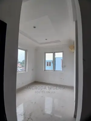 3bdrm Block of Flats in Oregun Inside An for rent