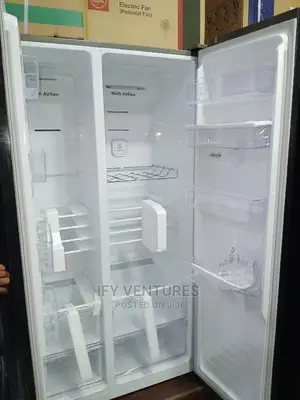 Hisense Side by Side Refrigerator With Dispenser and Mirror