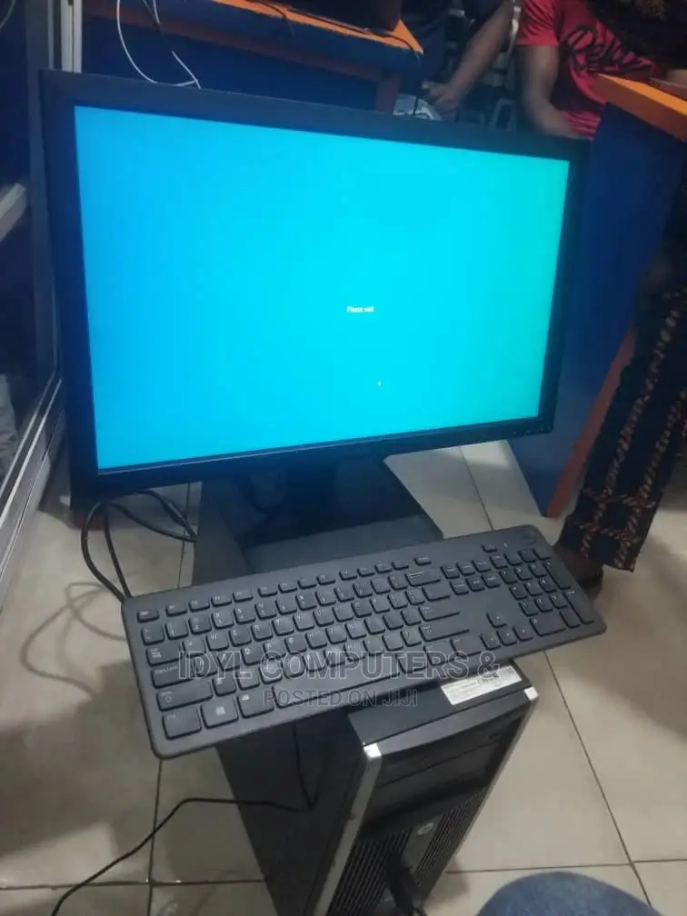 Desktop Computer HP Pavilion 24 8GB Intel Core i5 HDD 500GB