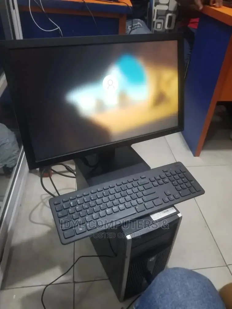 Desktop Computer HP Pavilion 24 8GB Intel Core i5 HDD 500GB