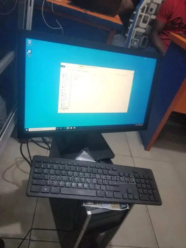 Desktop Computer HP Pavilion 24 8GB Intel Core i5 HDD 500GB